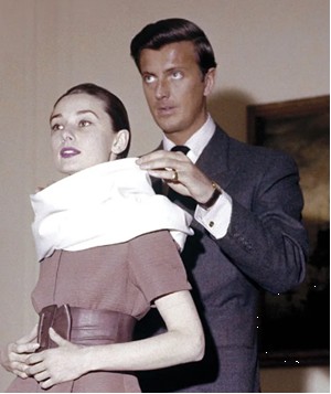 Hubert Givenchy vistiendo a Audrey